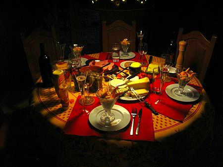 Reichgedeckter Tisch