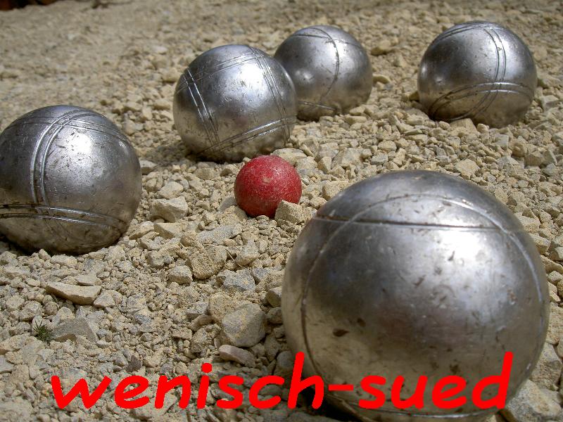 In der Provence nennt man dieses Spiel "P�tanque",  woanders "Boule".
