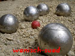 In der Provence nennt man dieses Spiel "P�tanque",  woanders "Boule".