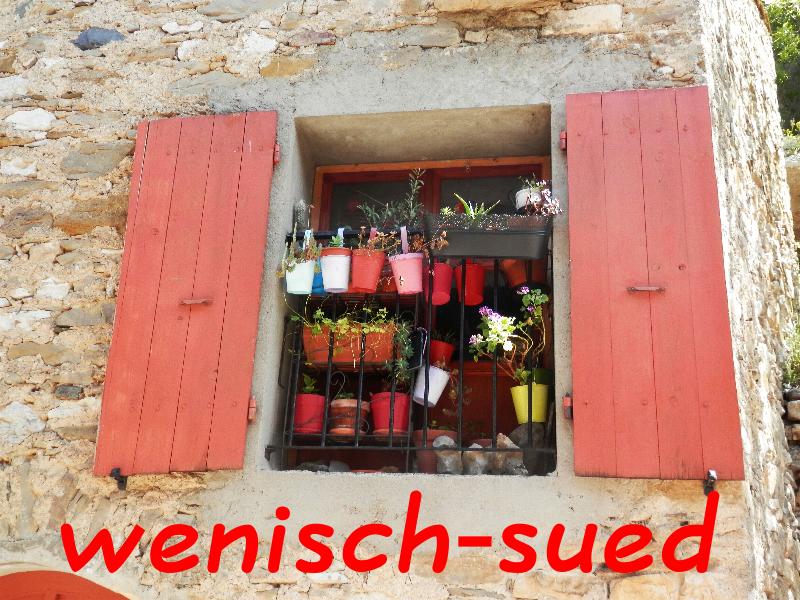 Blumenfenster in Minerve